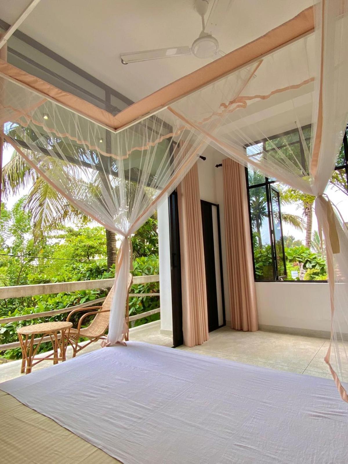 Отель Lotus Surf House Мидигама-Ист Экстерьер фото
